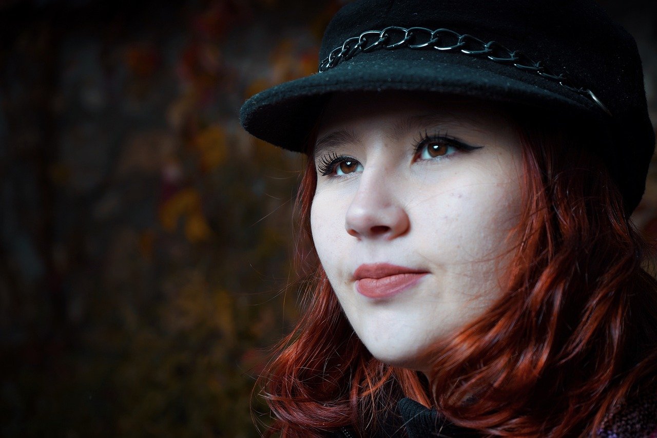 entdecken sie herbstliches makeup mit warmen, saisonalen farben und eleganten looks f&uuml;r die k&uuml;hle jahreszeit.